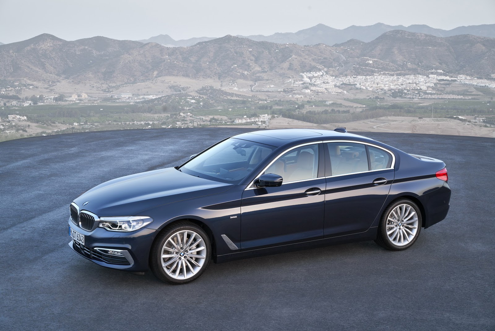 2017-BMW-5-Series-103.jpg