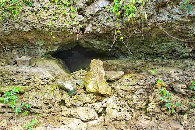 Peku Gama, cave, incense burner, sacred, ペークー ガマ