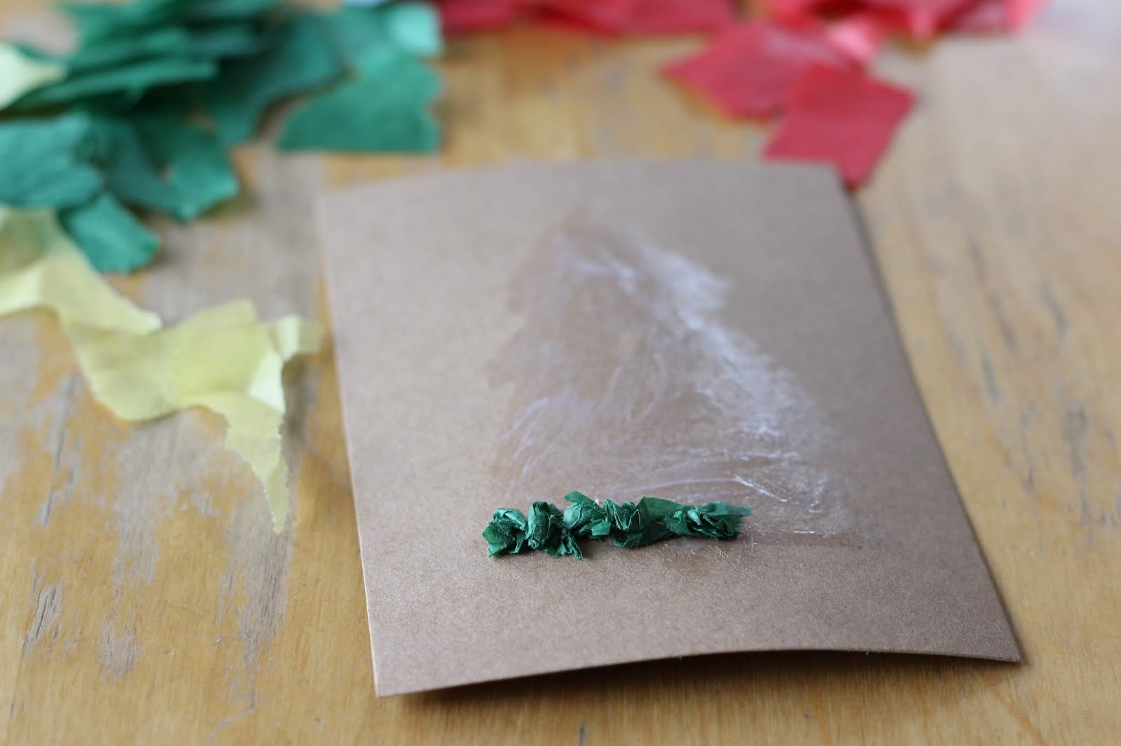 Pyssel med silkespapper