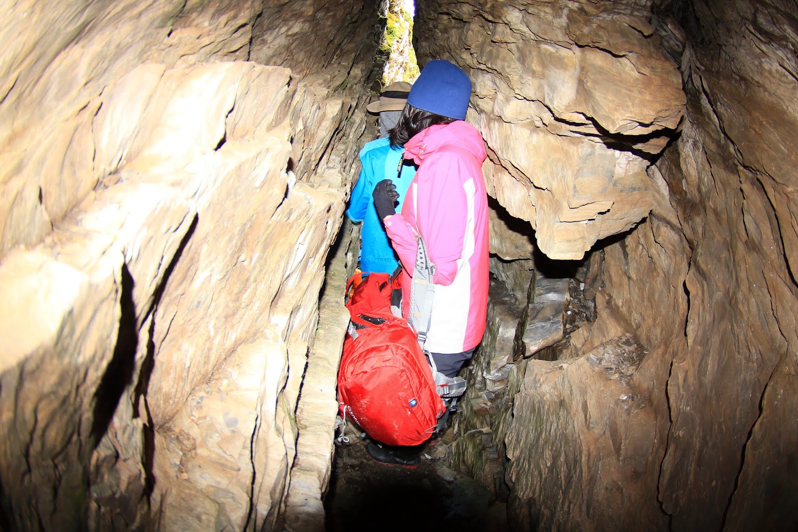 奇萊北壁地形，神奇山洞