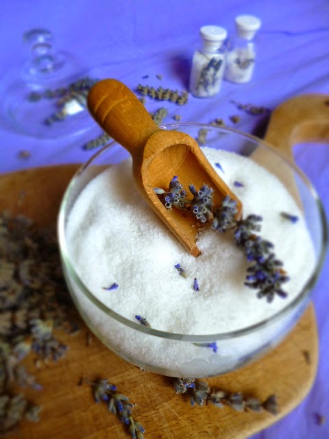 Zucchero profumato alla lavanda.