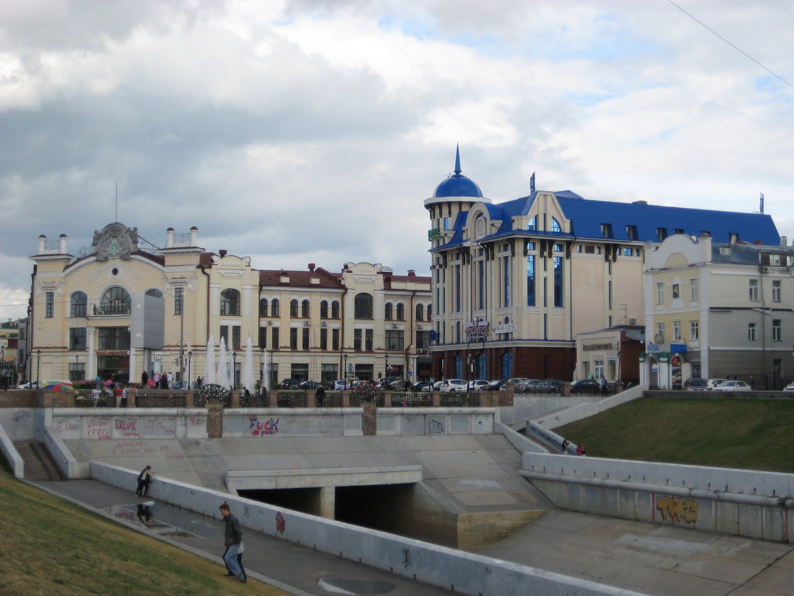В городе томске сейчас. Экскурсия по томску видео. Томск достопримечательности новособорная площадь. Томск. Город томск сверху.