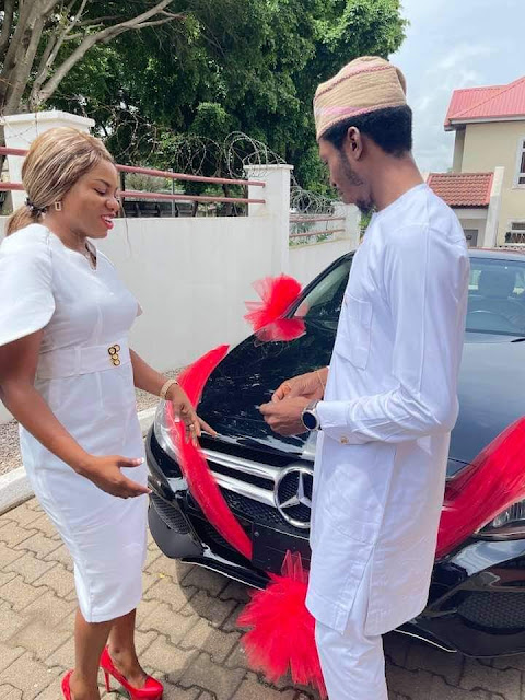 Lovely moment as a Woman gifts her Husband a Mercedes Benz as they celebrate their 7th wedding anniversary (Videos/photos)