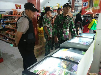 BABINSA GONDANG CEK BARANG KADALUARSA
