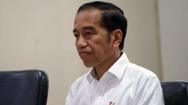 Jokowi Terus Didesak Mundur, Tagar #BapakPresidenMenyerahlah Trending di Twitter