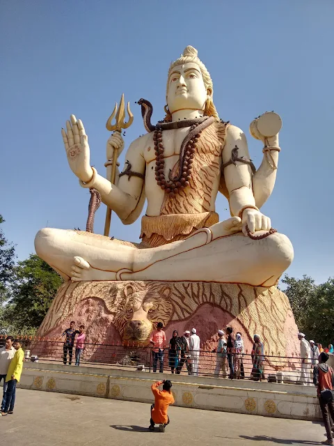 Shiva Statue near Nageshvara Temple