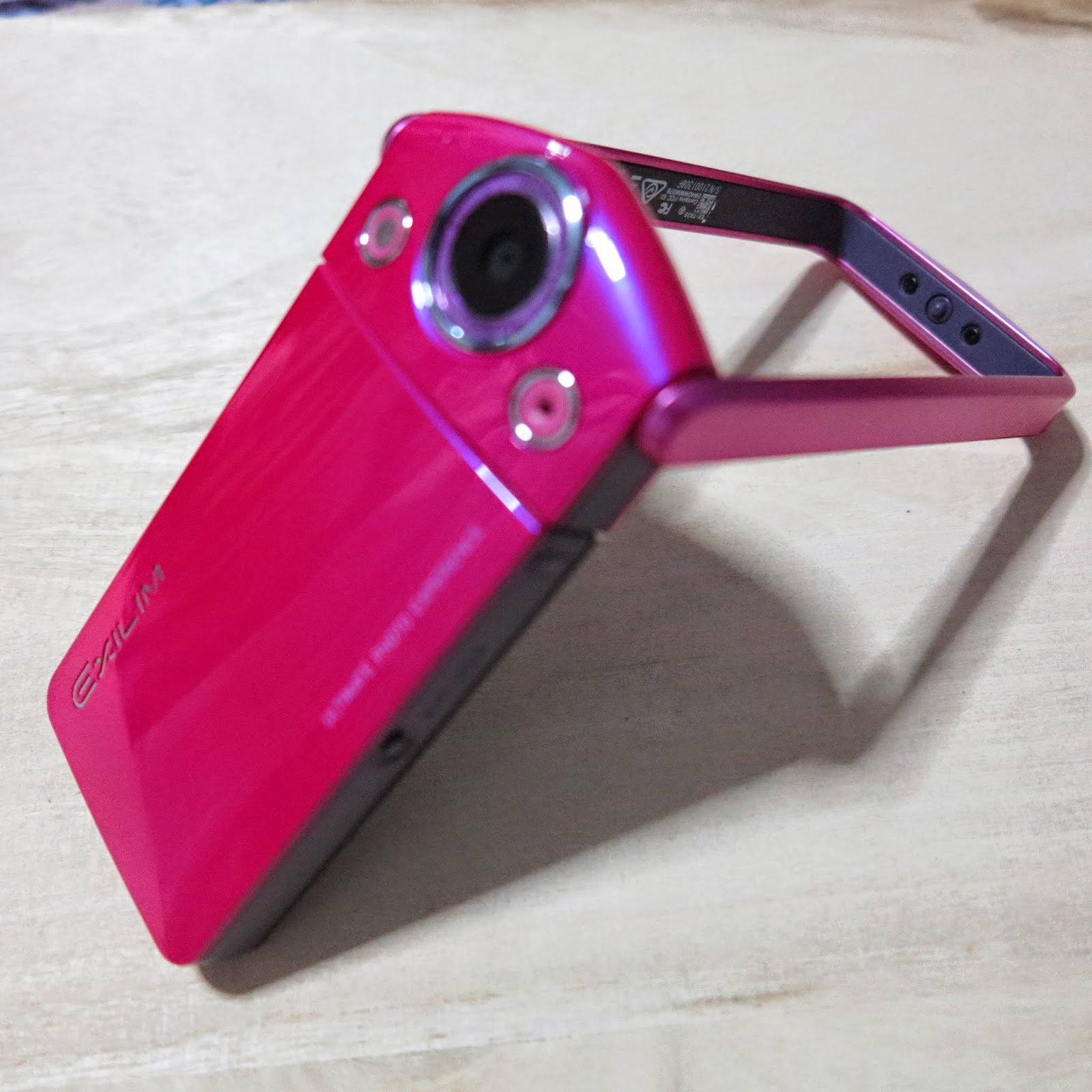 Flikkeren Aanvankelijk dood gaan Best selfie handheld compact digital camera - Casio Exilim TR-35 Review |  Award-winning Singapore Beauty, Travel, Food, & Lifestyle Blog | Claire's  Flair
