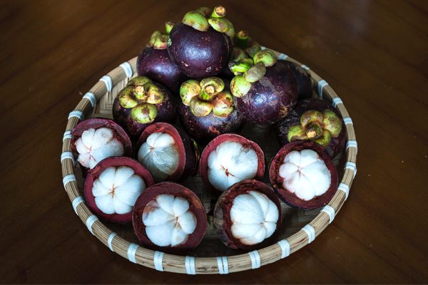Garcinia mangostana L, Mangosteen, mangosteen food supplement, health benefits of mangosteen capsules, antioxidant, regulates menstrual cycle, healthy blood, healthy skin, for heart health, fights cancer, anti-cancer, fertility issues, reproductive health, benefits of garcinia, health benefits of mangosteen supplement, effective antioxidant, blood pressure, mangosteen fruit, natural supplement, Watsons, Mercury Drug, What is xanthone, benefits of xanthone, xanthone as anticancer, garcinia, what is xantone, health benefits of mangosteen, skin health, overall well-being, Vitasteen Mangosteen Food Supplement, Bewell-C