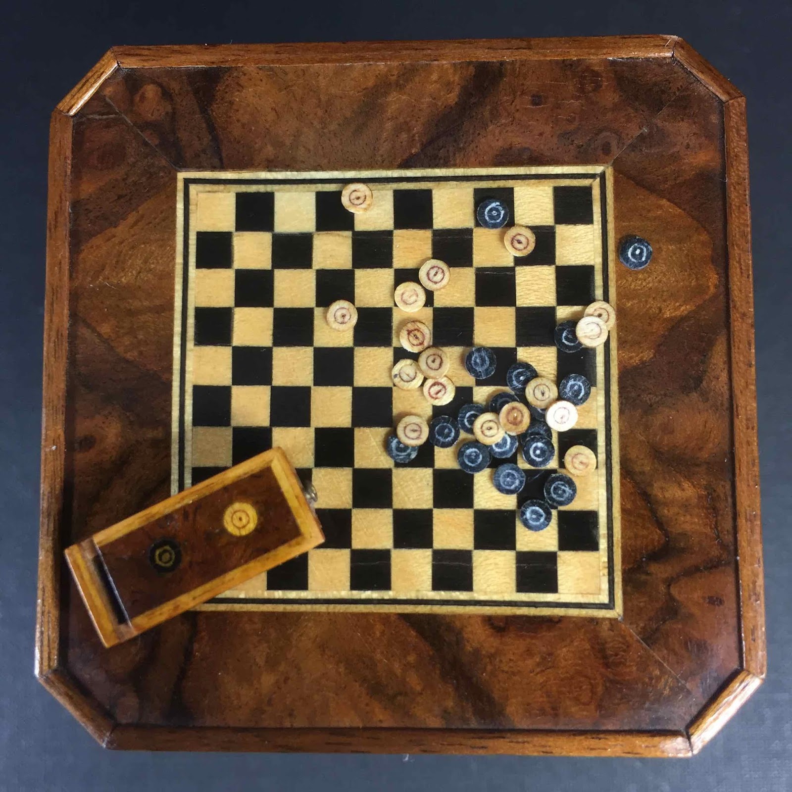 Checkers table and checkers set