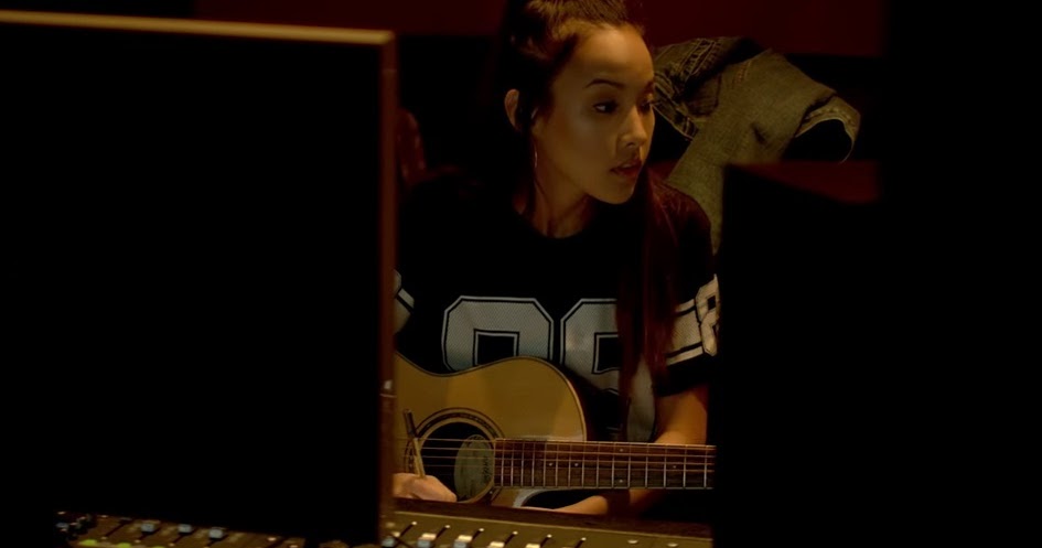 Lirik Tatiana Manaois Helplessly Terjemahan Lengkap Ngelirik Terjemahan Lirik Lagu Terbaik