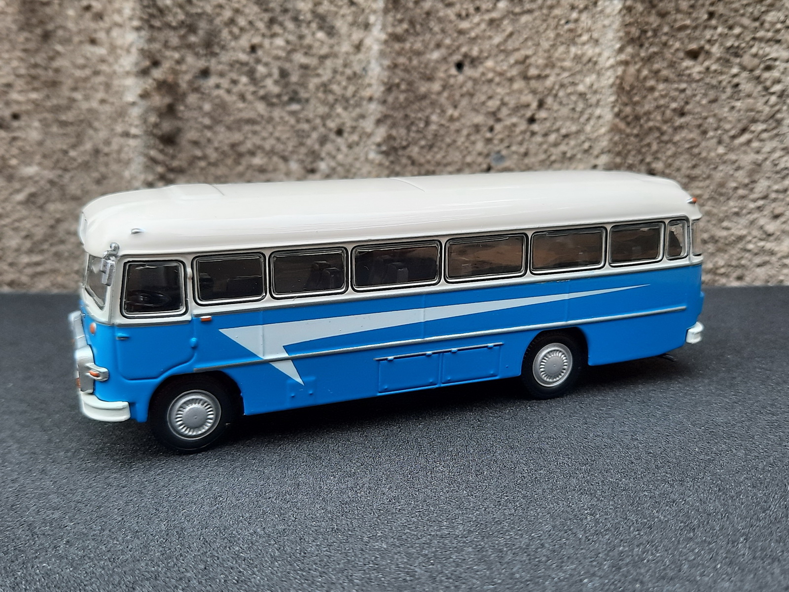 Modèle Réduit Bus Ikarus 311 Atlas 1/72 – Édition Rosso 1960, Collection