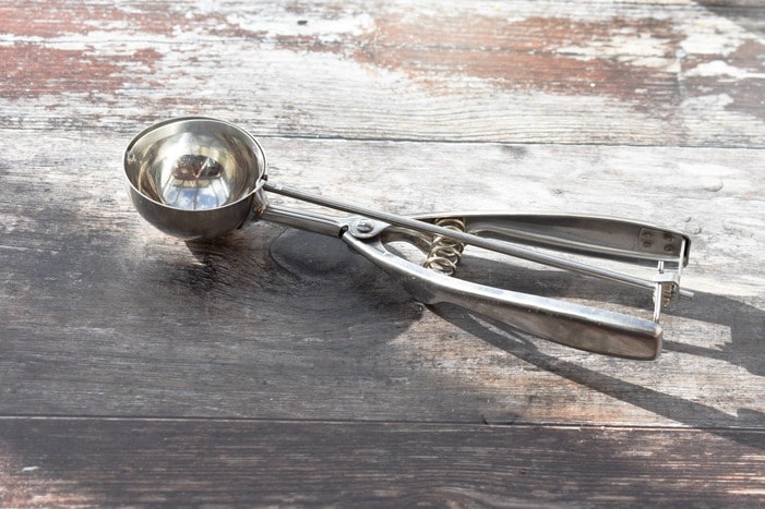 Spring-release ice cream scoop Spring-release ice cream scoop