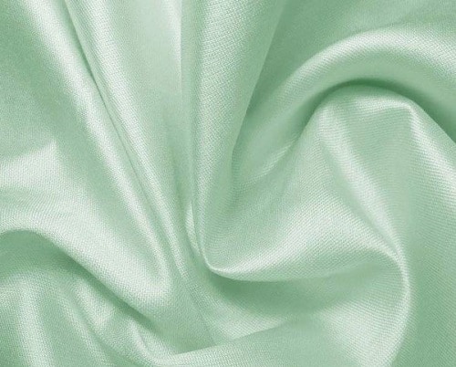 Lụa satanh có bề mặt bóng mượt