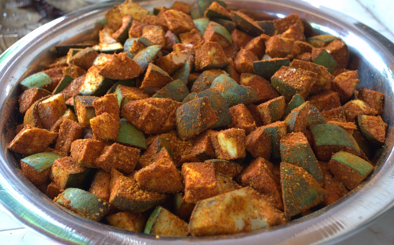 आम का आचार (Mango Pickle) कैसे बनाये ! Food and Drinks