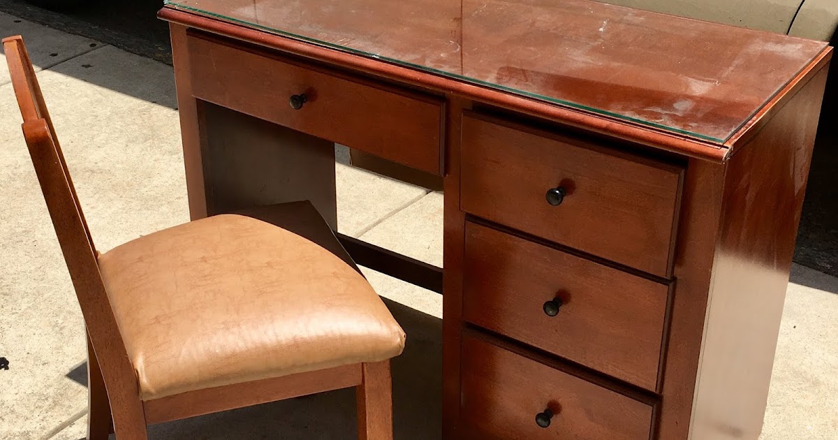 Uhuru Furniture & Collectibles Glass Top 4 Drawer Desk & Chair Set