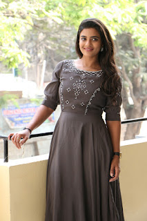 Aishwarya Rajesh Images from Vaanam Kottattum movie interview