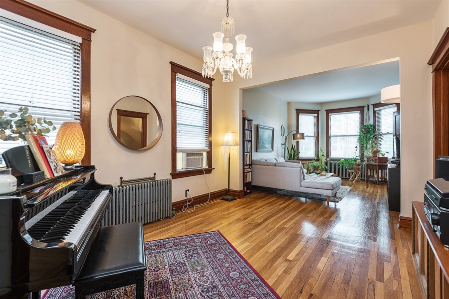 The Chicago Real Estate Local Video! Lincoln Square charming twoflat