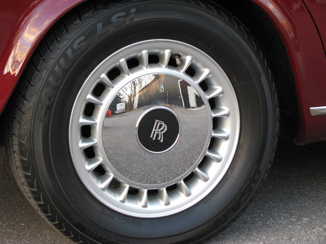 Rolls-Royce beauty ring hub cap