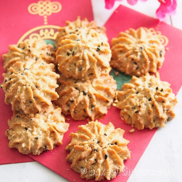 Crunchy Sesame Seed Cookies