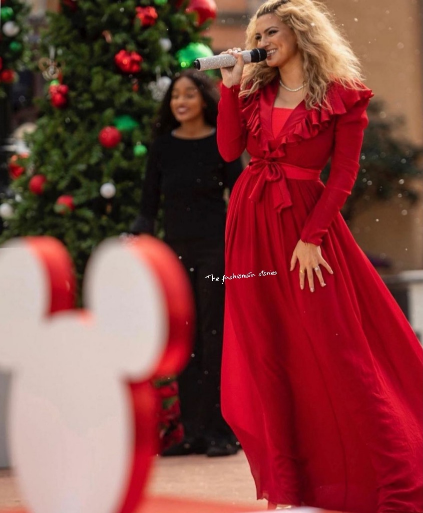 5 times Deepika Padukone dressed up as Christmas decorations and looked  shiny enough to adorn a tree - Bollywood News & Gossip, Movie Reviews,  Trailers & Videos at Bollywoodlife.com