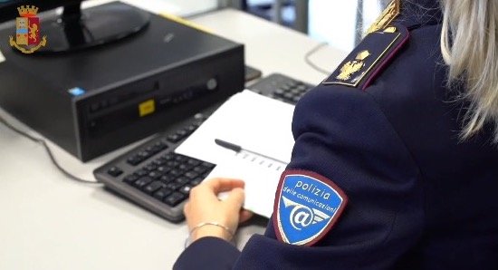 Bolzano: Polizia Postale identifica e denuncia una 20enne per adescamento minori