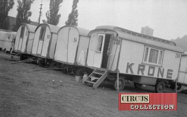 roulottes d'habitations des employés du cirque 