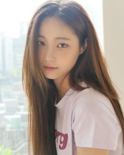 Foto terbaru Yeonwoo dan biodatanya