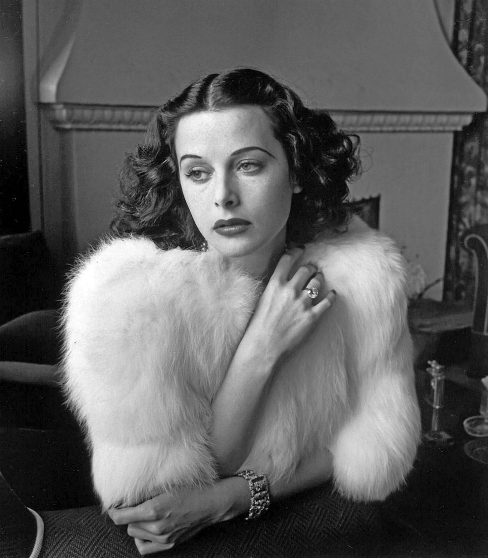 Hedy Lamarr, Wanita Cantik Dibalik Teknologi Bluetooth, Wifi dan GPS Hedy Lamarr, Wanita Cantik Dibalik Teknologi Bluetooth, Wifi dan GPS