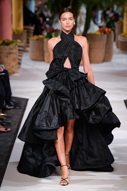 https://www.vogue.com/fashion-shows/spring-2020-ready-to-wear/oscar-de-la-renta/slideshow/collection#1