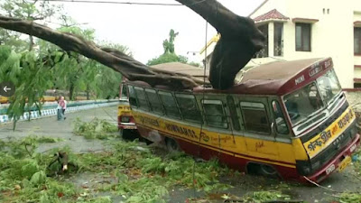 अम्फान तुफान से बंगाल मे 72 लोगो कि  मृत्यु के साथ १ लाख करोड़ रुपये की संपत्ति का नुकसान 