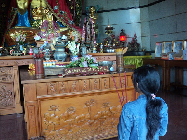 patung dewi kuan im pagoda avalokitesvara