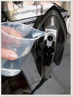 Dampfbügeleisen Panasonic NI-W920A - Wassertank befüllen