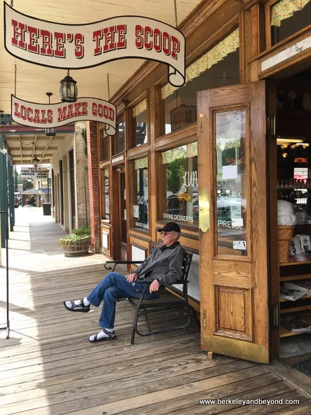 exterior of Here's the Scoop in Jamestown, California