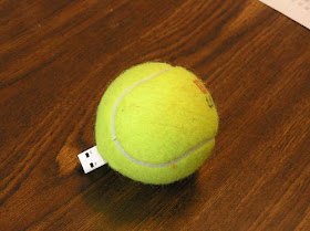 Chiavetta USB con il riuso creativo delle palline da tennis