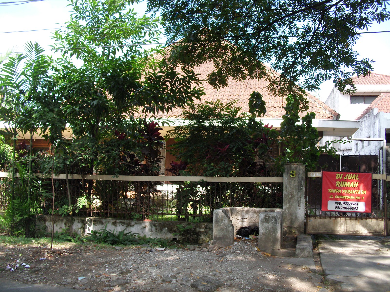 RR Property: Rumah Di Jalan Cipunegara