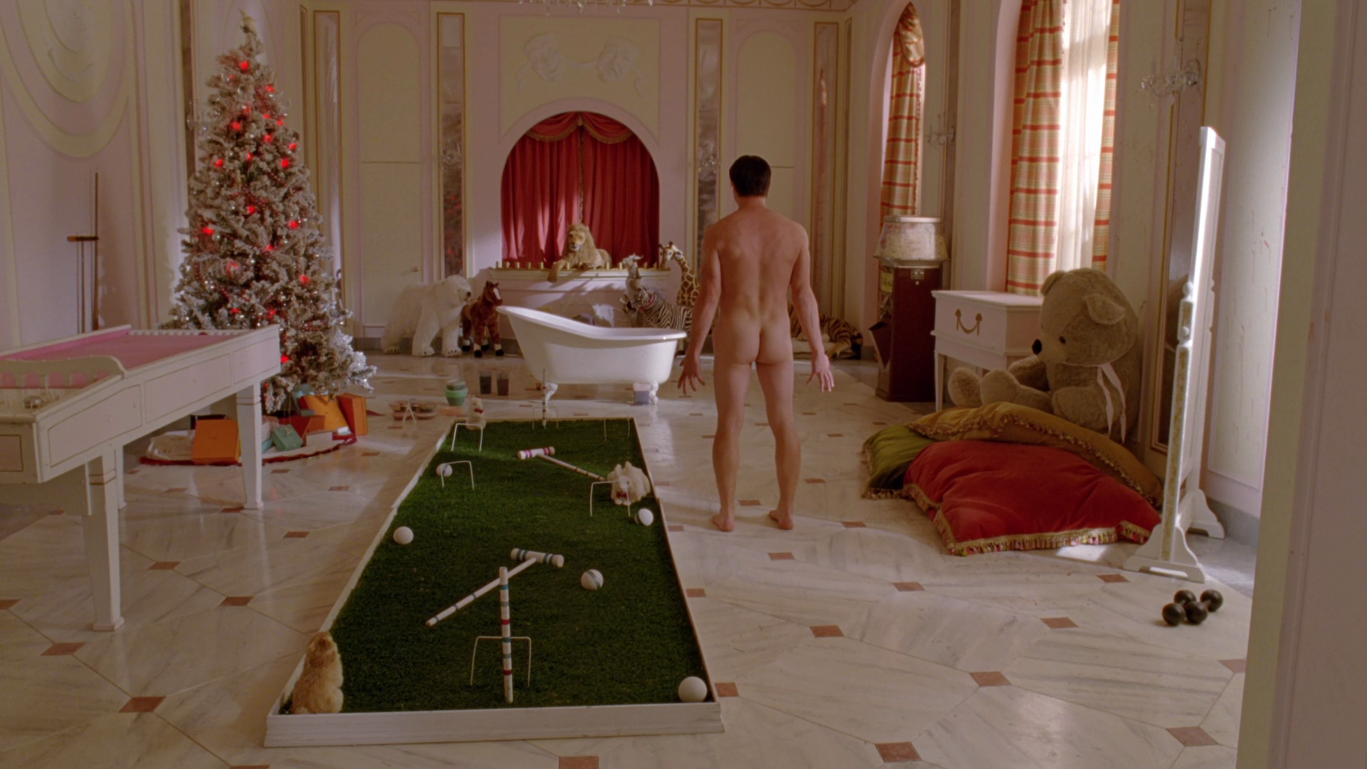 Finn Wittrock nude in American Horror Story: Freakshow 4-09 "Tupperwar...