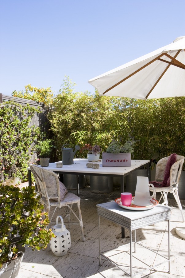 Un Faro de Ideas: DEPARTAMENTO EN BARCELONA BLANCO, GRIS Y ROSA