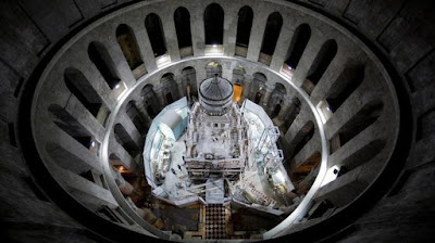 Στο εσωτερικό του Πανάγιου Τάφου: Δέος, κατάνυξη και νέες αποκαλύψεις