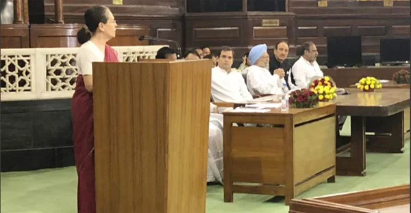 Sonia Gandhi Elected Leader Of New Congress Lawmakers, New Delhi, News, Politics, Sonia Gandhi, Rahul Gandhi, Lok Sabha, Election, BJP, Manmohan Singh, National