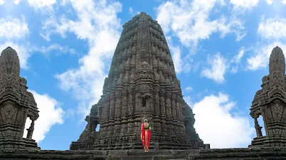 गोंदेश्वर मंदिर सिन्नर / मॉडेल - रागिणी कर्डीले - महाराष्ट्र भारत | Gondeshwar Temple Sinner / Model - Ragini Kardile - Maharashtra India