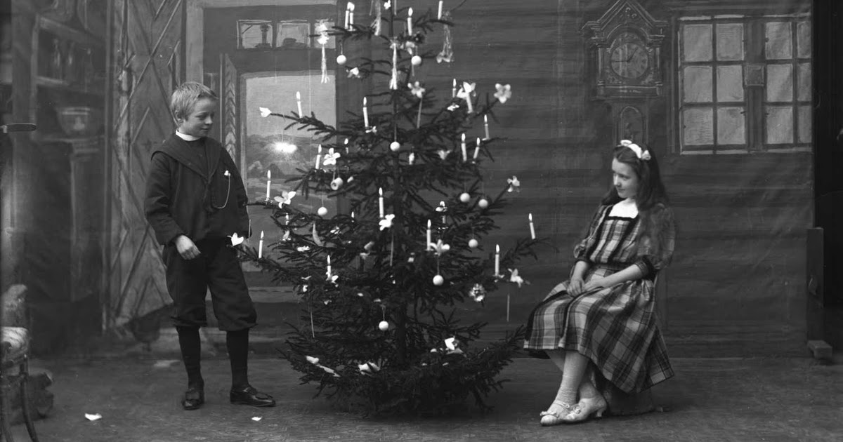 The History of Christmas Trees – How Did the Tree Come to America ...