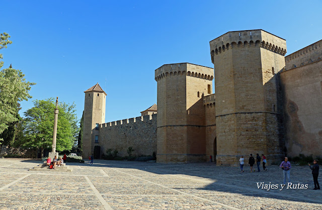 Puerta Dorada y murallas del Monasterio de Poblet, Tarragona