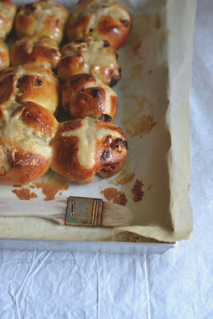 hot cross buns