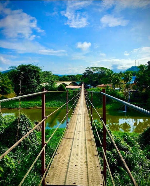 ලංකාවේ දිගම එල්ලෙන පාලම දිගේ යමුද 🌉👭👬 රුවන්වැල්ල එල්ලෙන පාලම (The Ruwanwella Suspension Bridge) - Your Choice Way