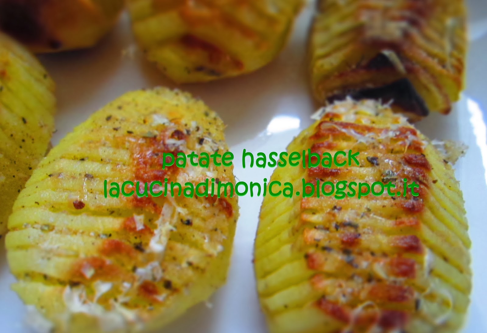 patate hasselback....una popolare ricetta svedese per cuocere le patate al forno