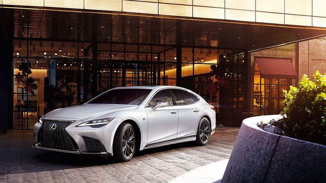 Lexus LS và những mẫu sedan sang trọng nhất năm 2022