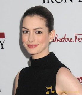Anne Hathaway has not yet set the wedding date