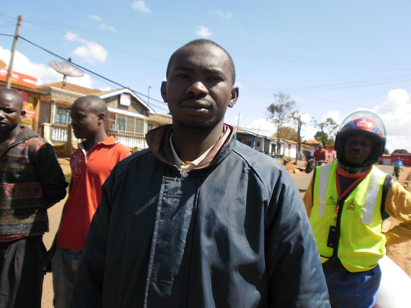 MWAMBIJE THE GREAT: MTANZANIA MKAZI WA MBINGA RUVUMA ATENGENEZA GARI