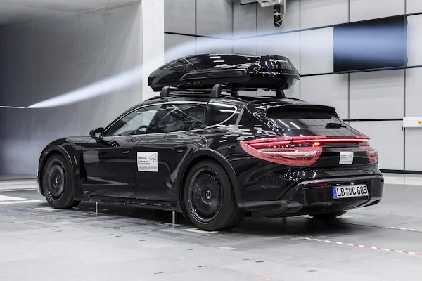 Porsche Taycan Cross ganha caixa de teto Performance