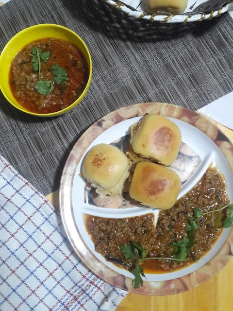 serve-keema-with-pav